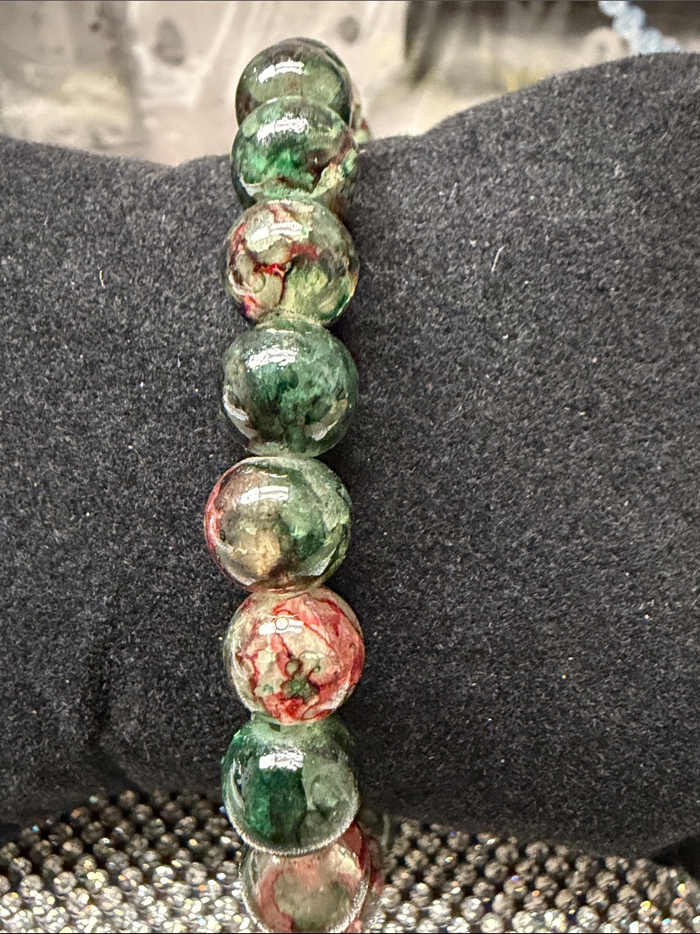 Green and Red glass Marbled Bead Bracelet. 🆕